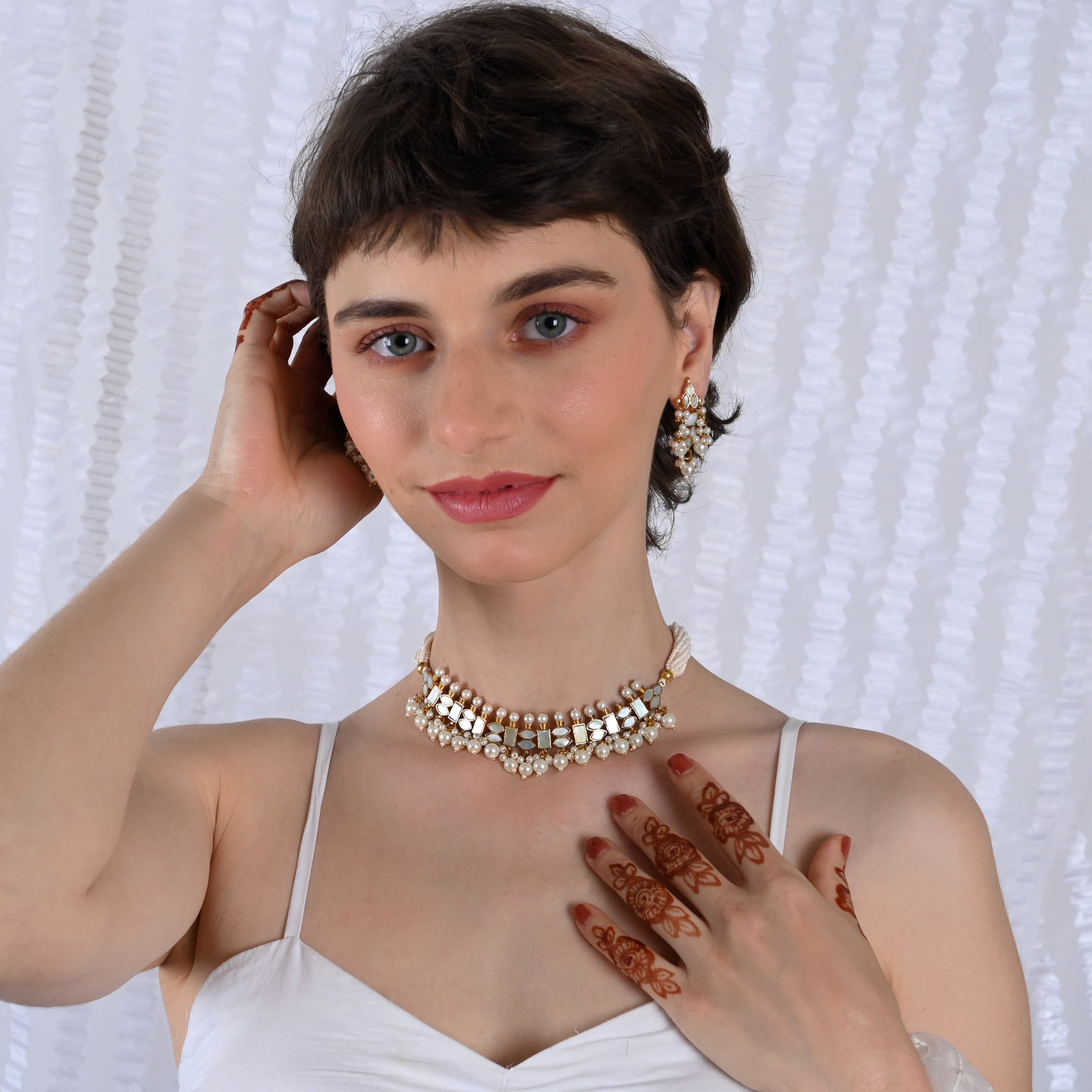 SJN1023- White Colour Gold Plated Mother of Pearl Choker with Earrings