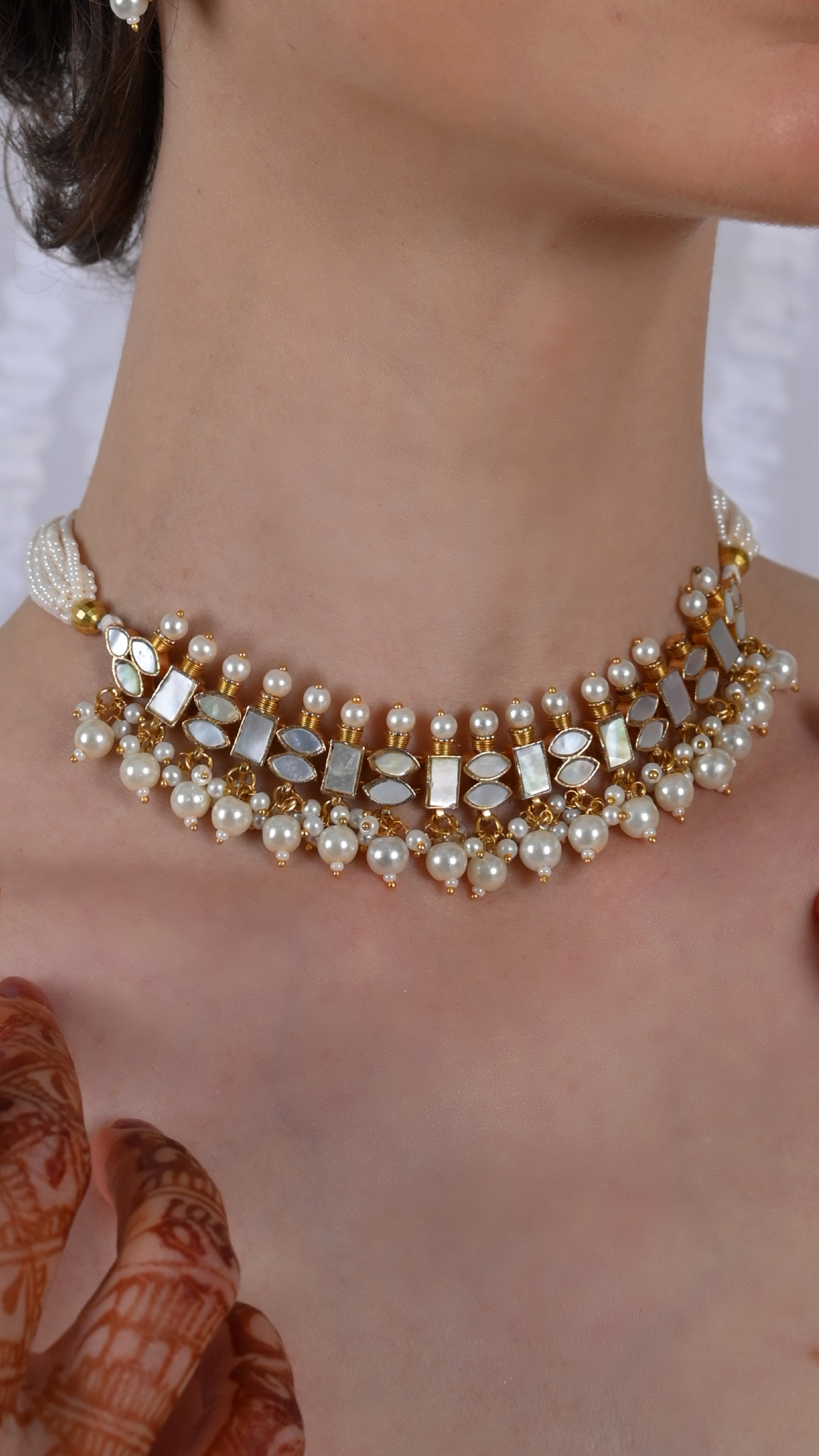 SJN1023- White Colour Gold Plated Mother of Pearl Choker with Earrings