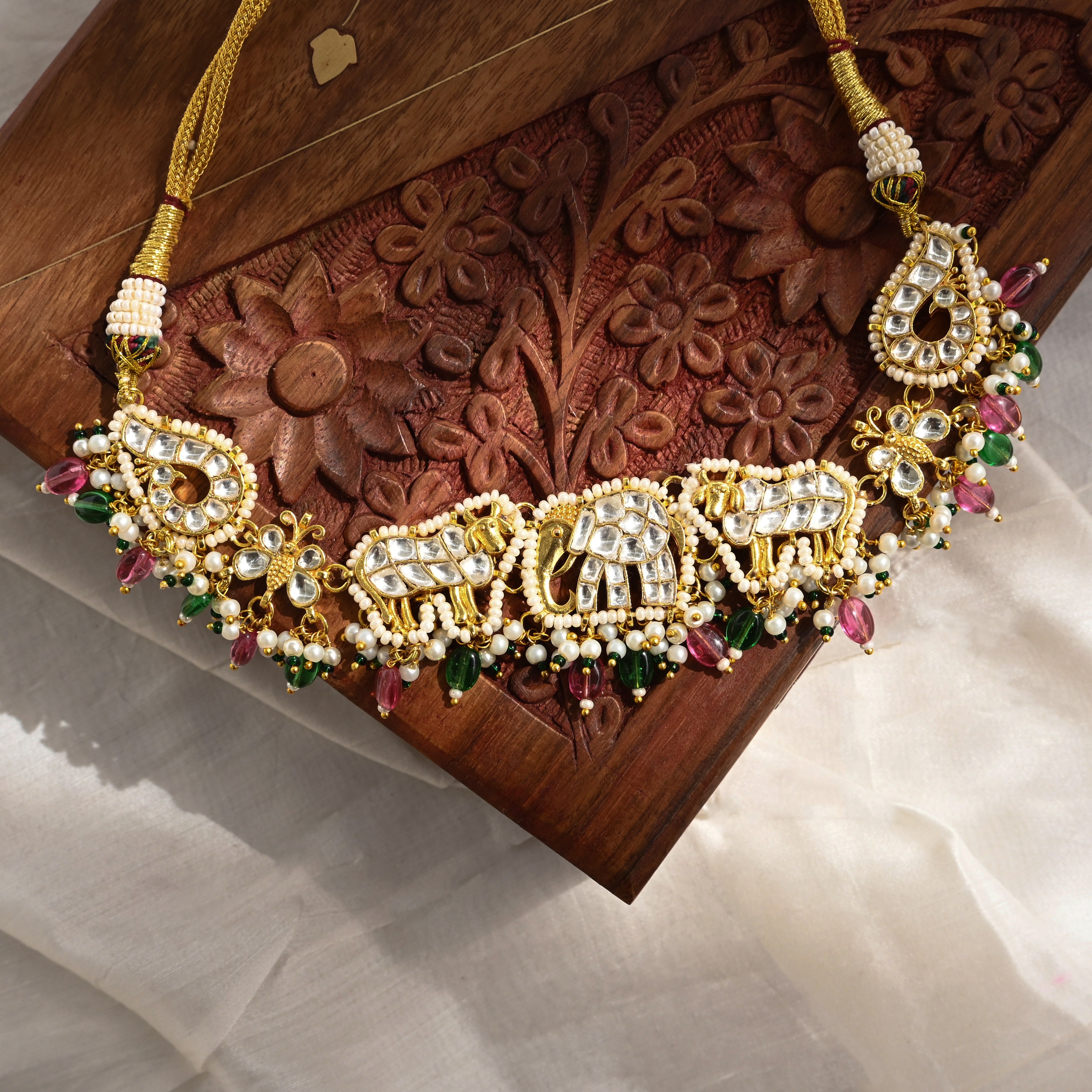 SJN1045- White Colour Gold Plated Jadau Kundan Motif Choker