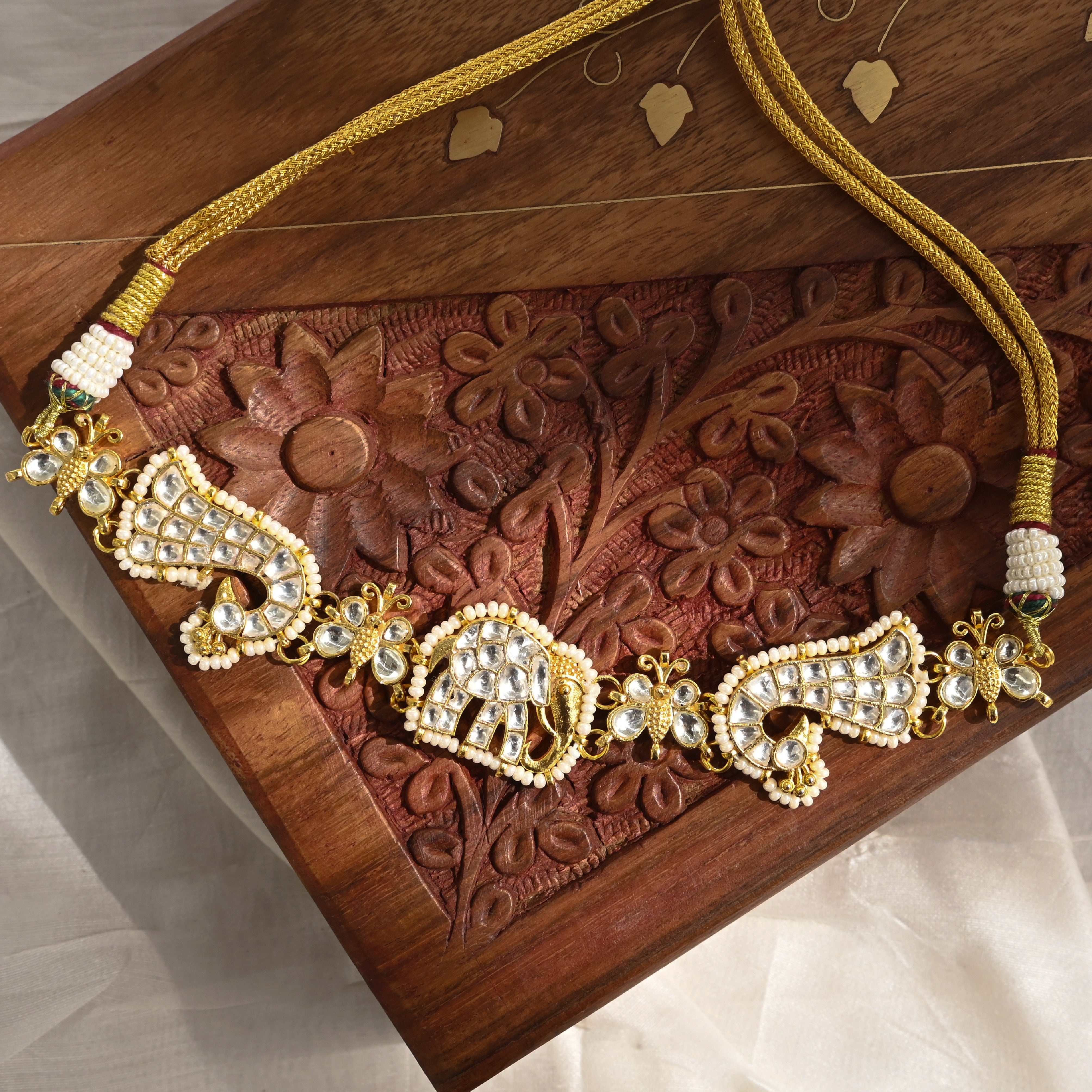 SJN1046- White Colour Gold Plated Jadau Kundan Motif Choker