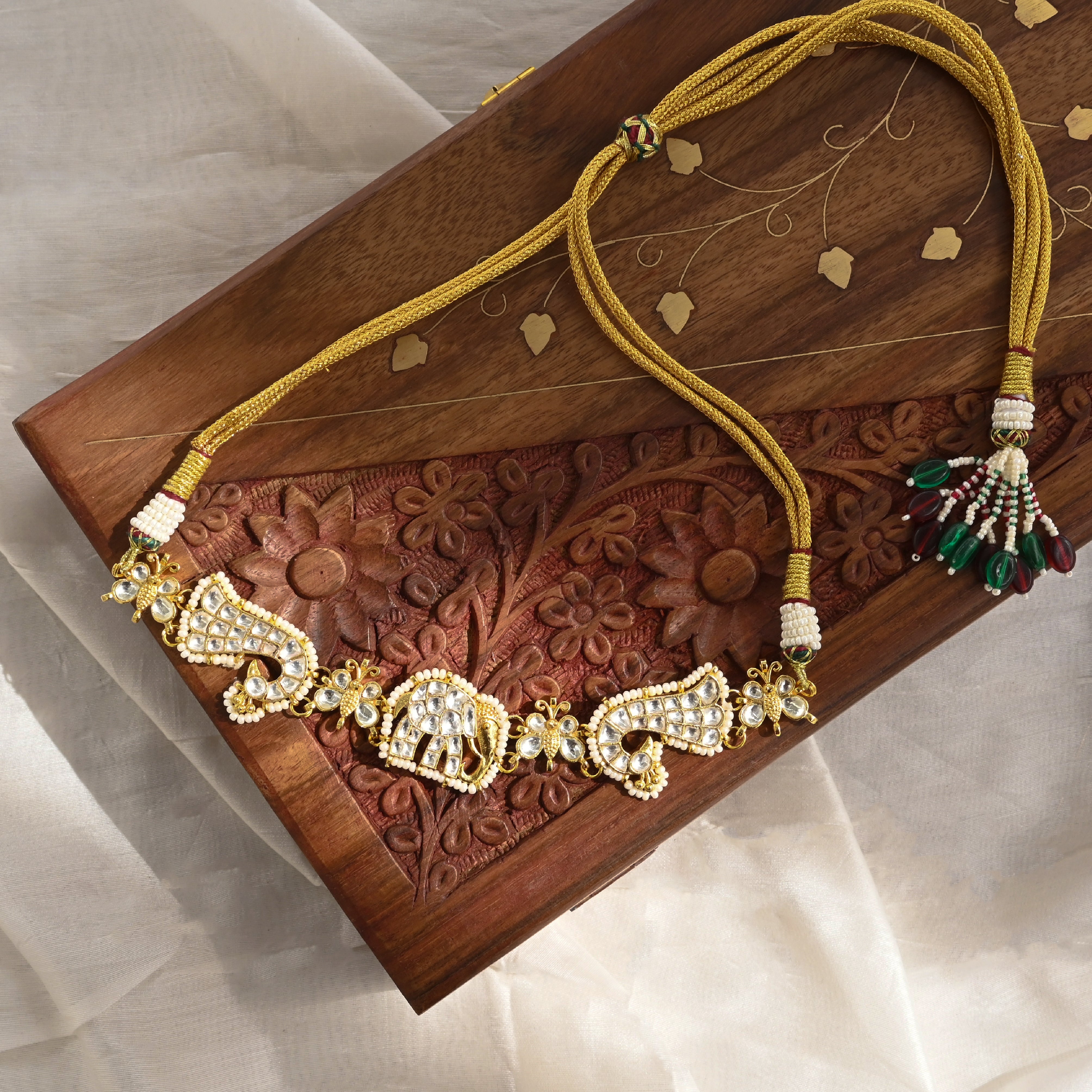 SJN1046- White Colour Gold Plated Jadau Kundan Motif Choker