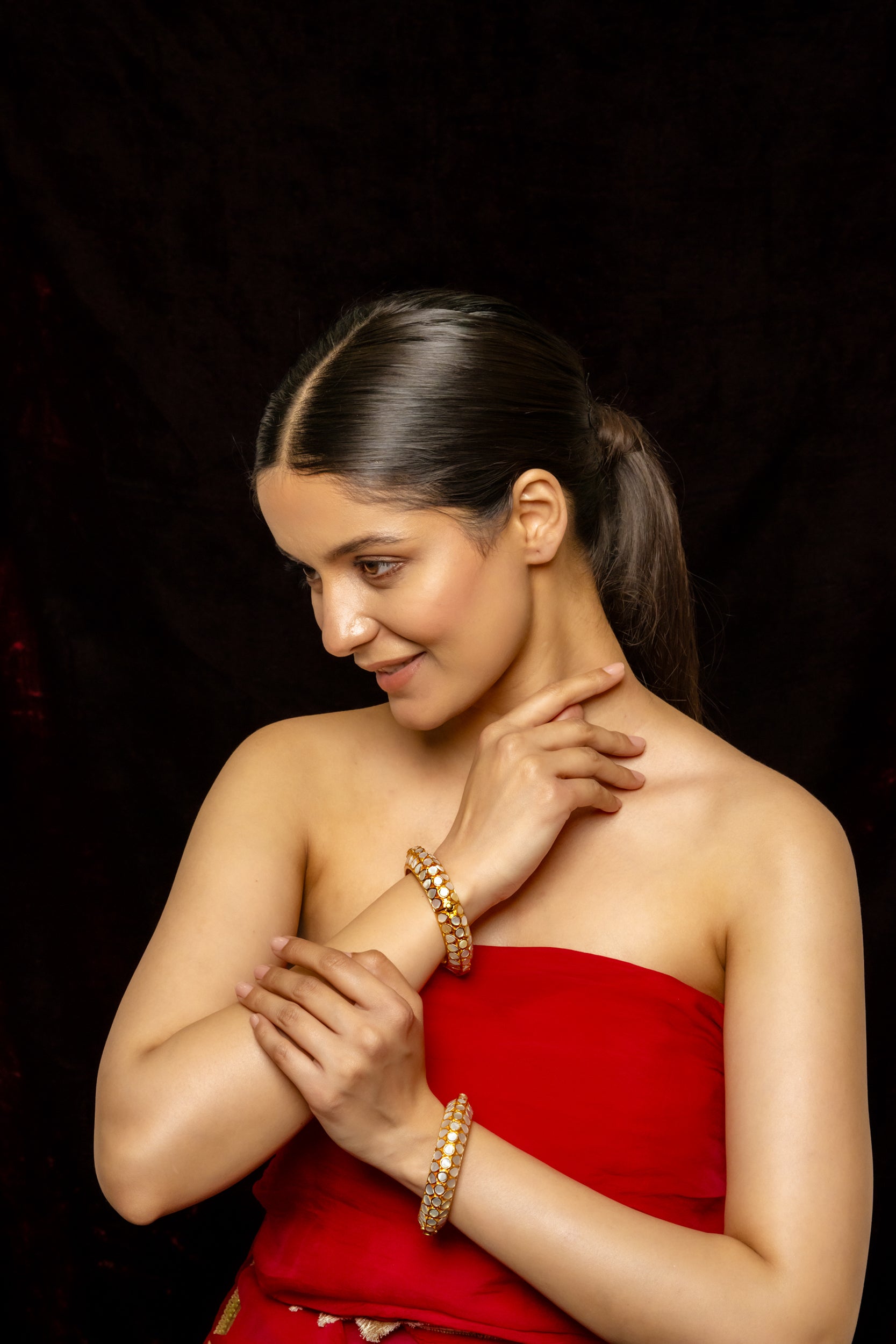 SJB1007- White Colour Gold Plated Mother of Pearl Bangle