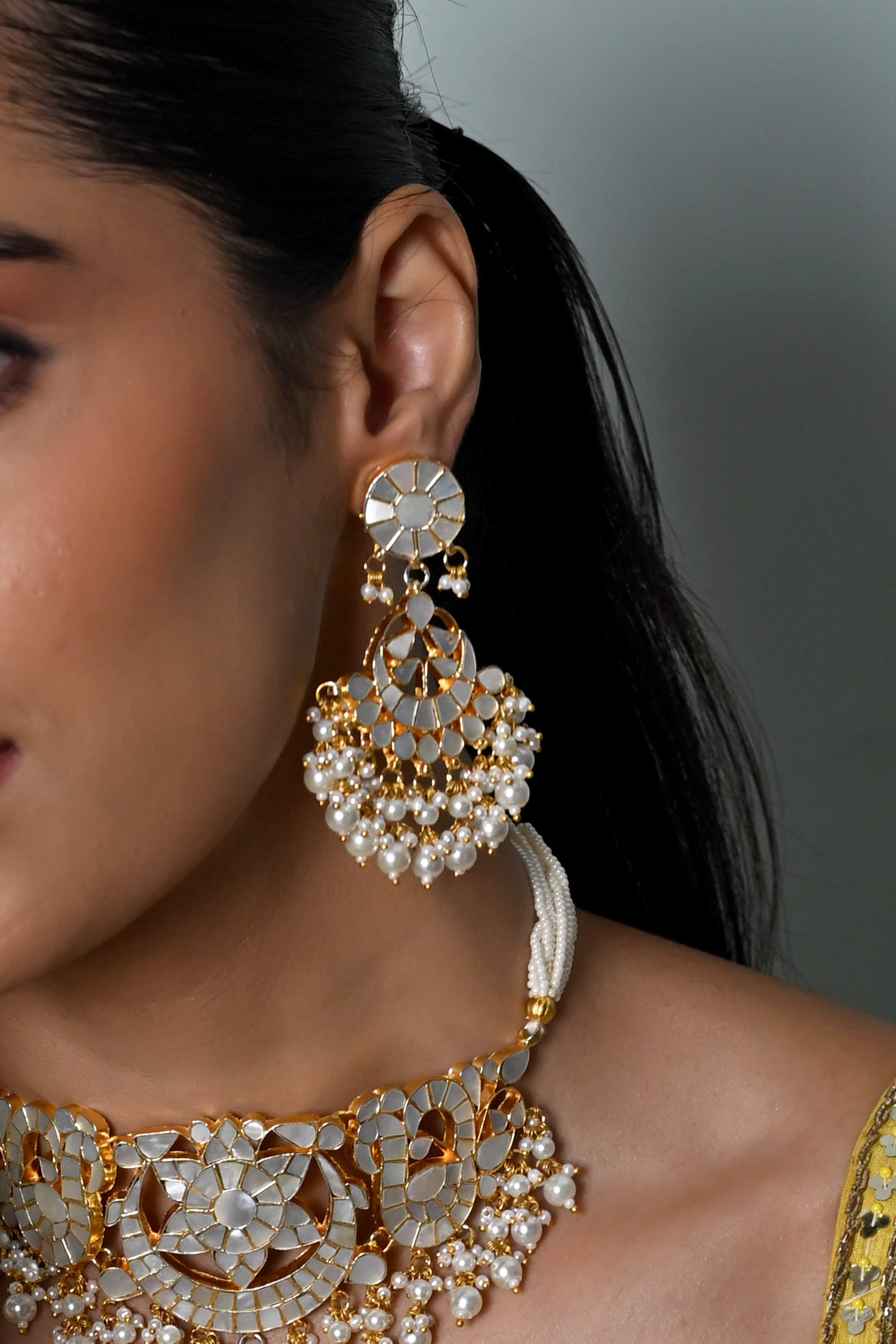 SJN1243- White Colour Gold Plated Mother of Pearl Choker with Earrings