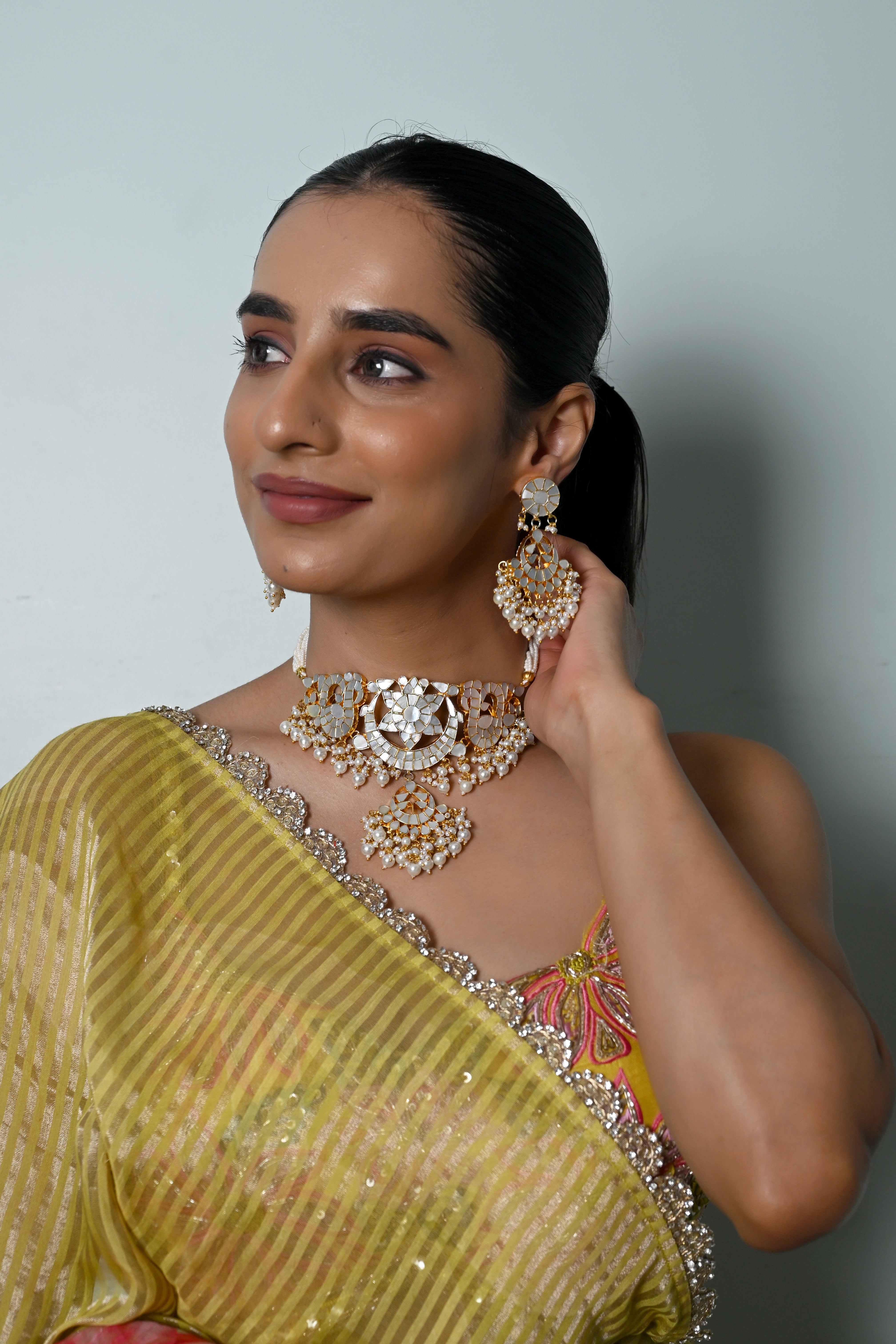 SJN1243- White Colour Gold Plated Mother of Pearl Choker with Earrings