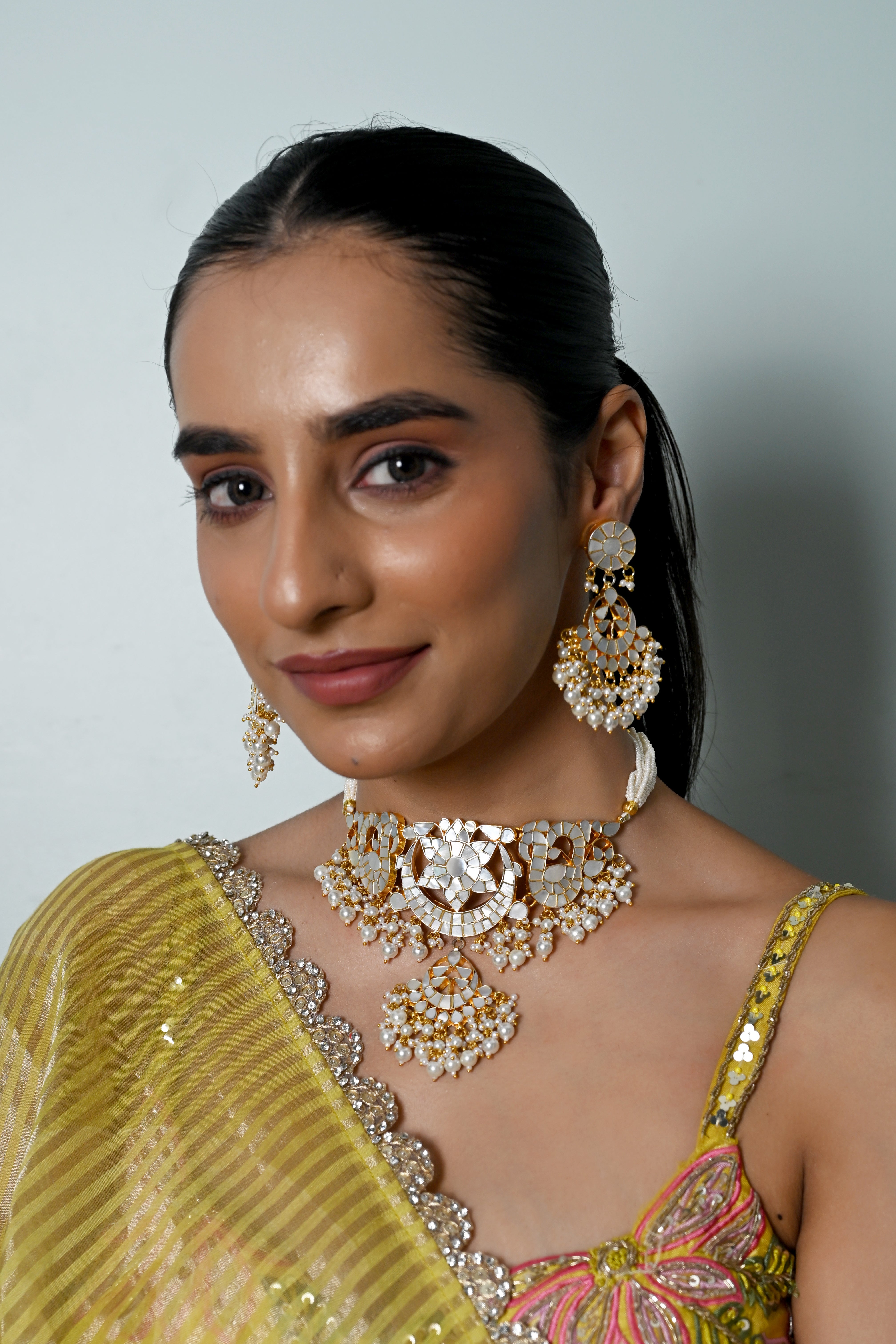 SJN1243- White Colour Gold Plated Mother of Pearl Choker with Earrings