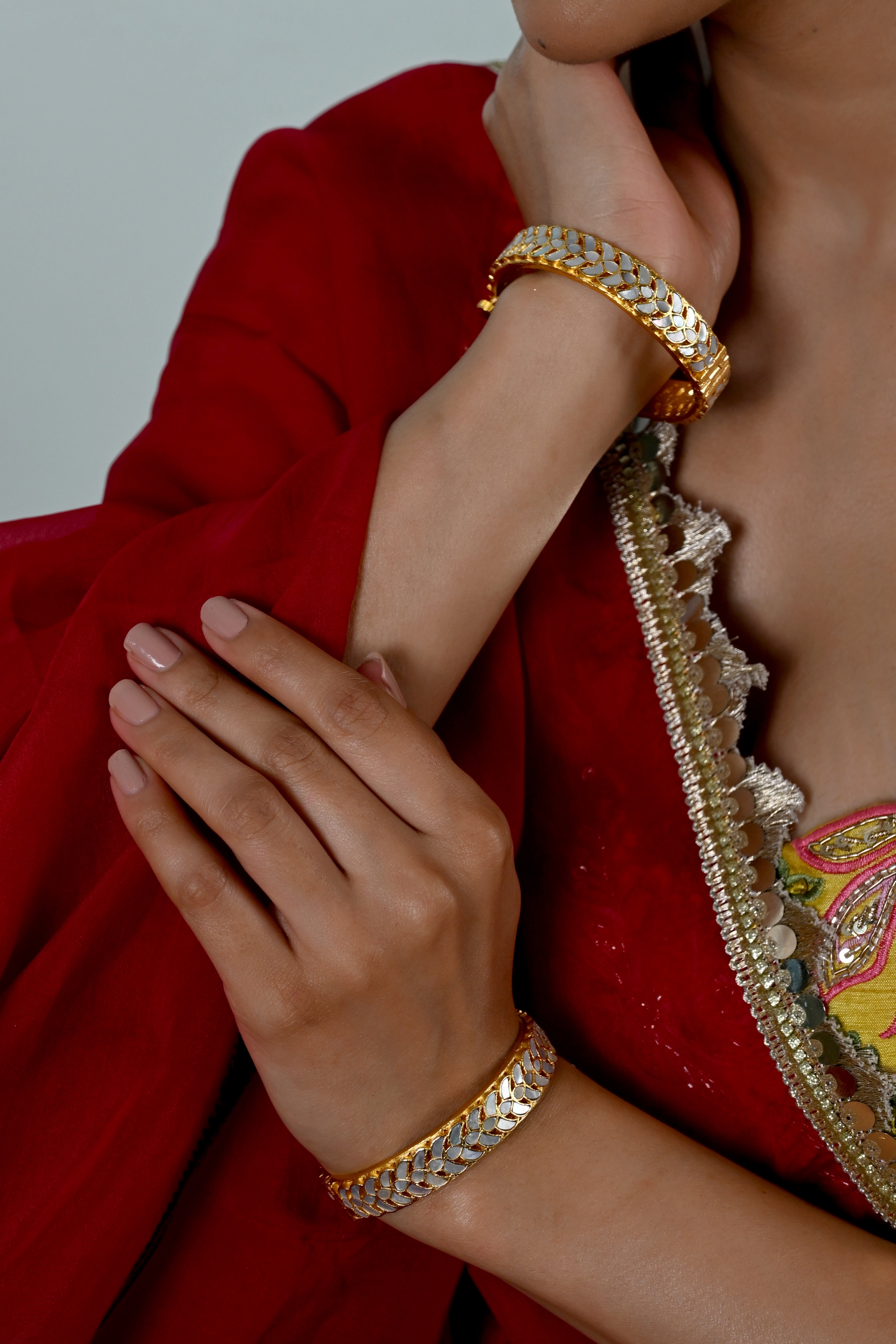 SJB1033- White Colour Gold Plated Mother of Pearl Bangle