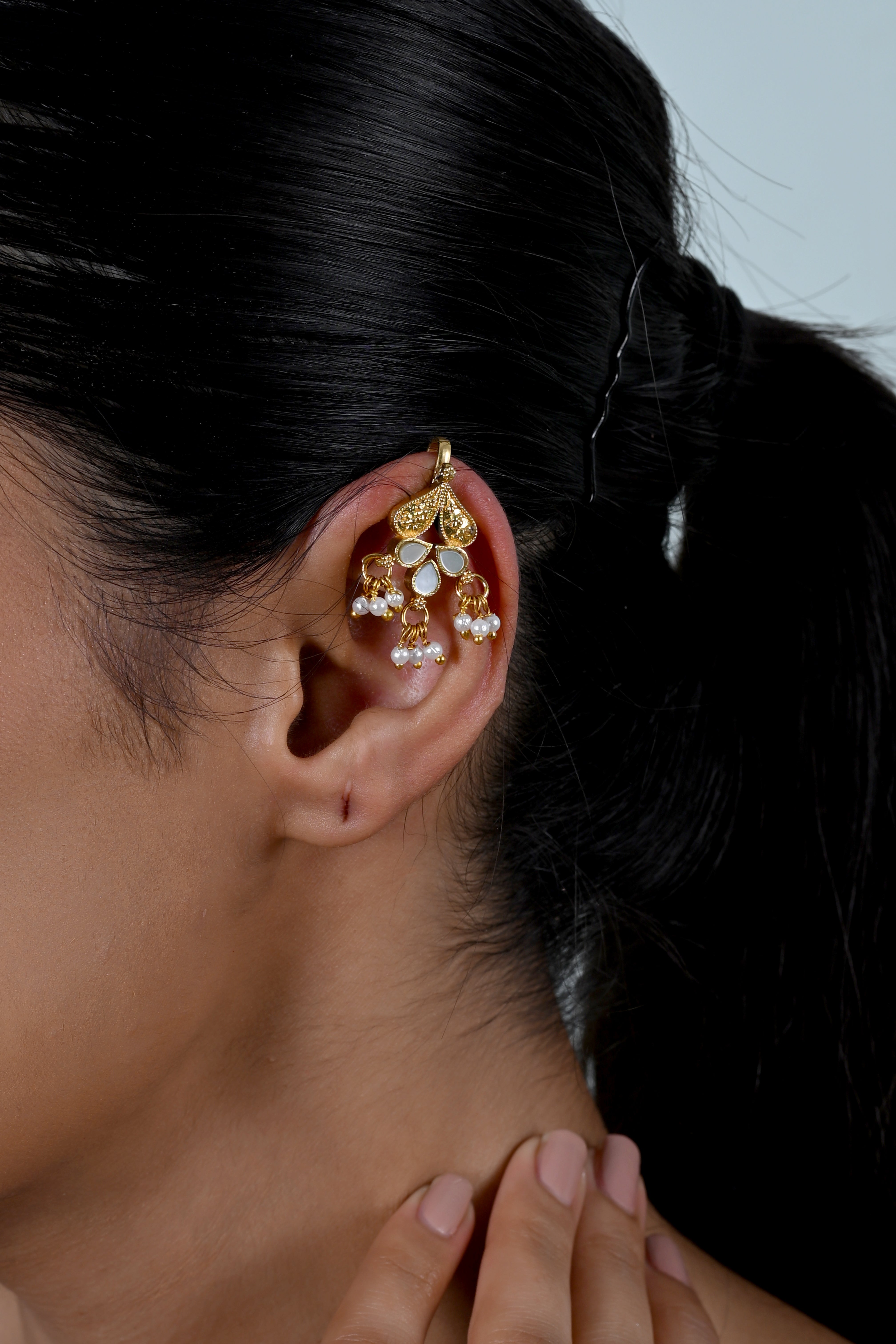 SJE1137- White Colour Gold Plated Mother Of Pearl Ear Cuffs