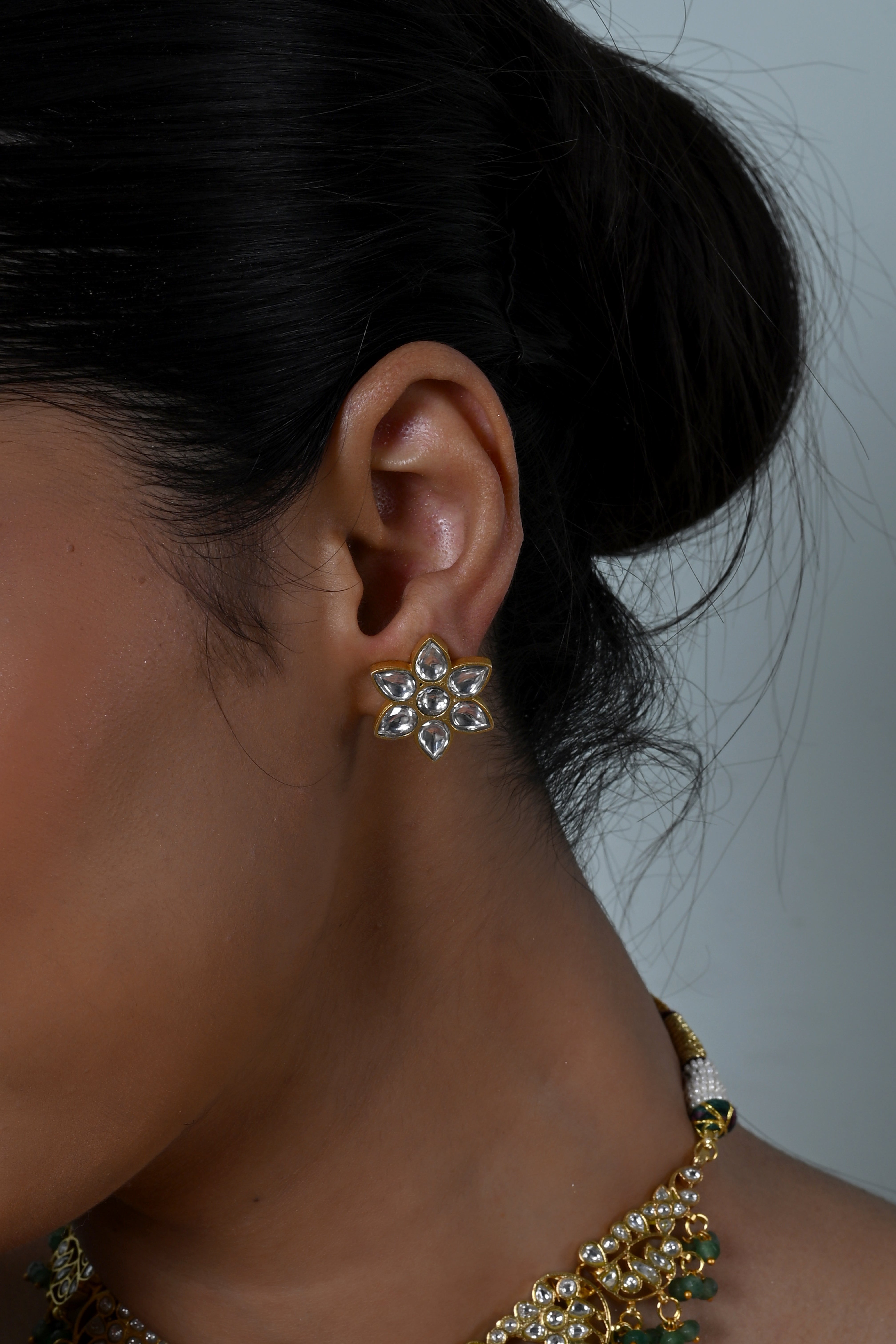 SJN1252- White Colour Gold Plated Jadau Kundan Thappa Necklace With Stud Earrings