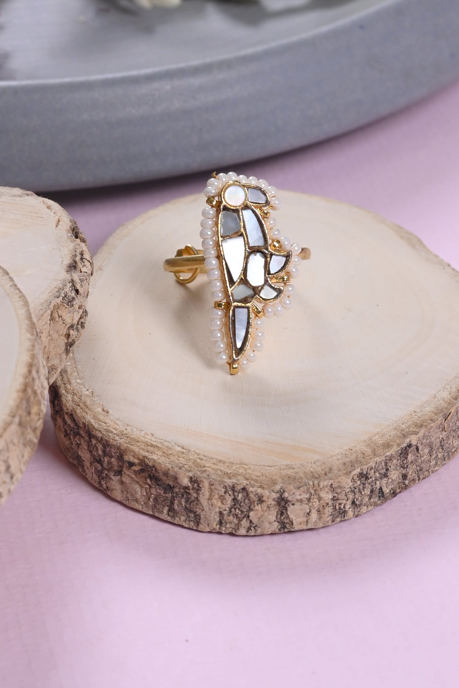 SJR0032- White Colour Parrot Motif Gold Plated Mother of Pearl Ring
