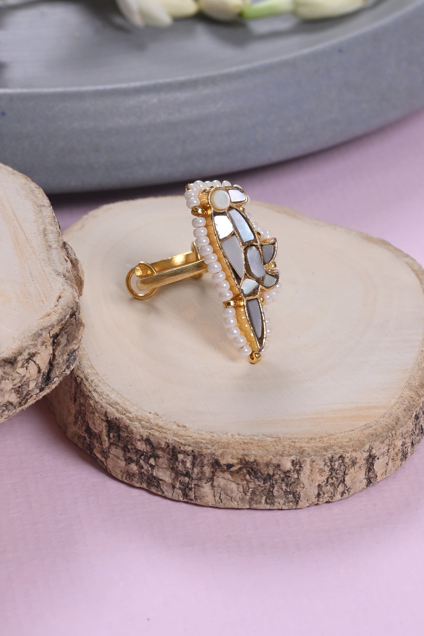 SJR0032- White Colour Parrot Motif Gold Plated Mother of Pearl Ring