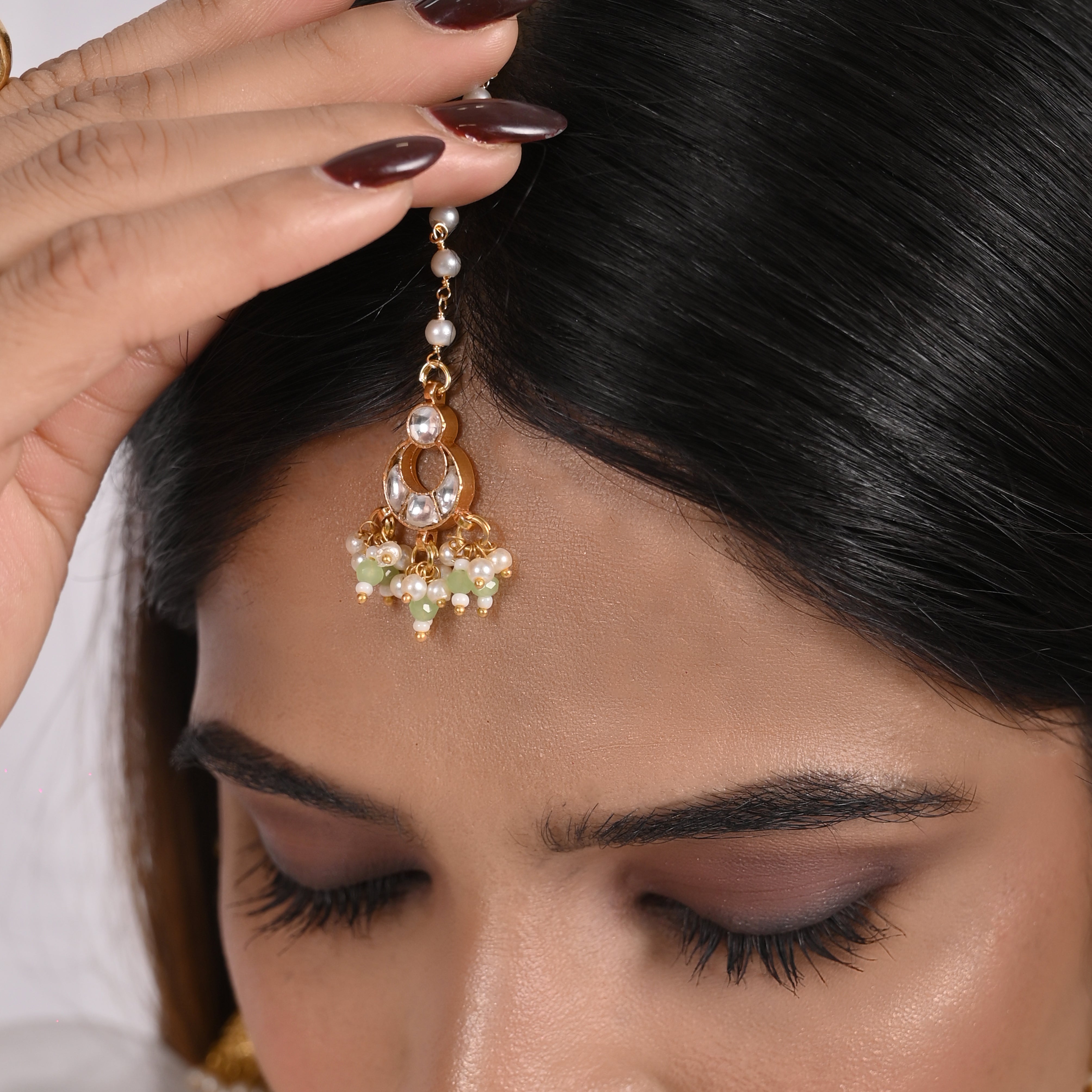 Disha Kundan Maang Tika