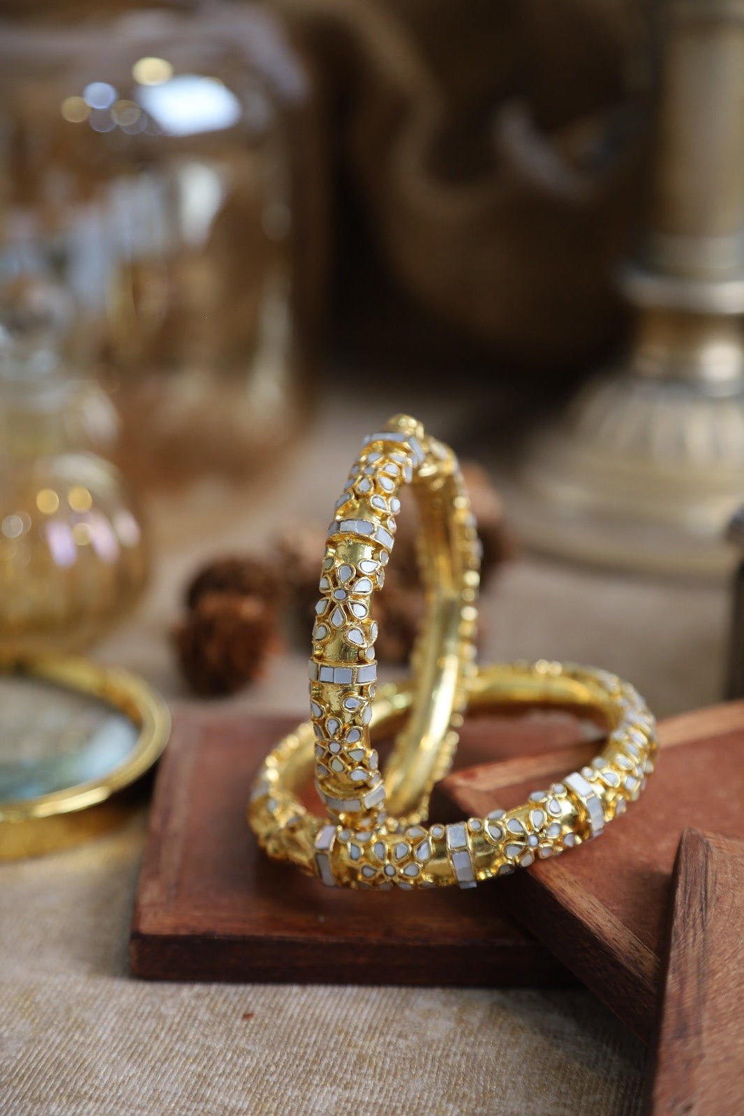 SJB1023- White Colour Gold Plated Mother of Pearl Bangle