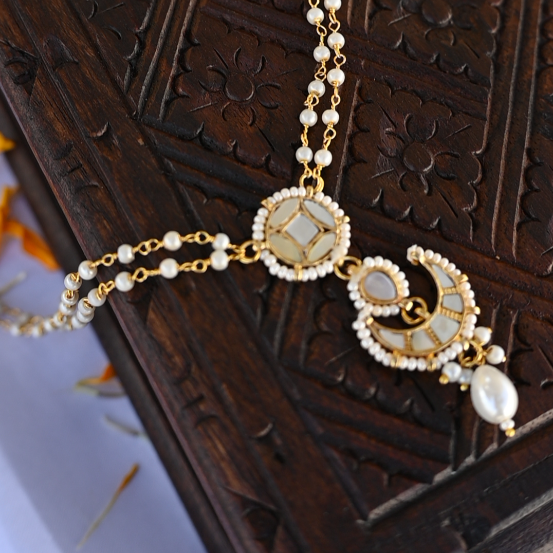 SJN1101- White Colour Gold Plated Mother of Pearl Pendant