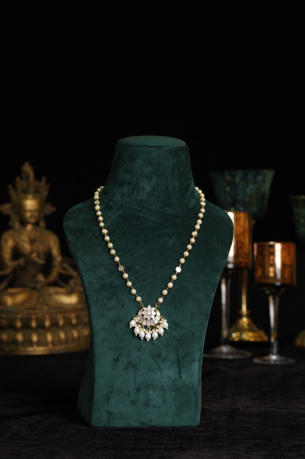 SJN1172- White Colour Gold Plated Mother of Pearl Pendant