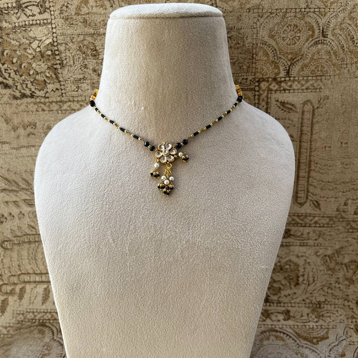 Camila Pushp Jadau Kundan Mangalsutra