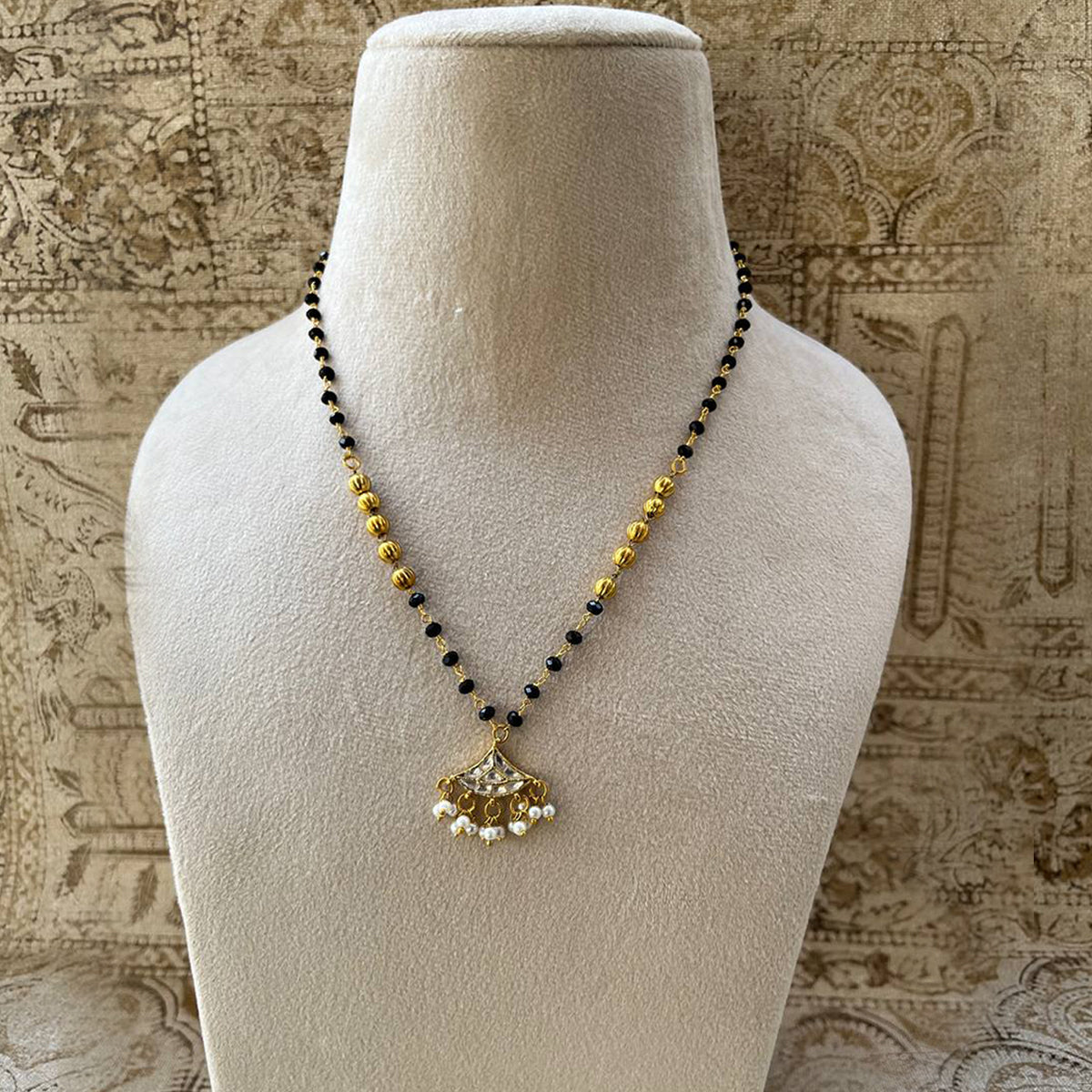 Adoncia Jadau Kundan Mangalsutra