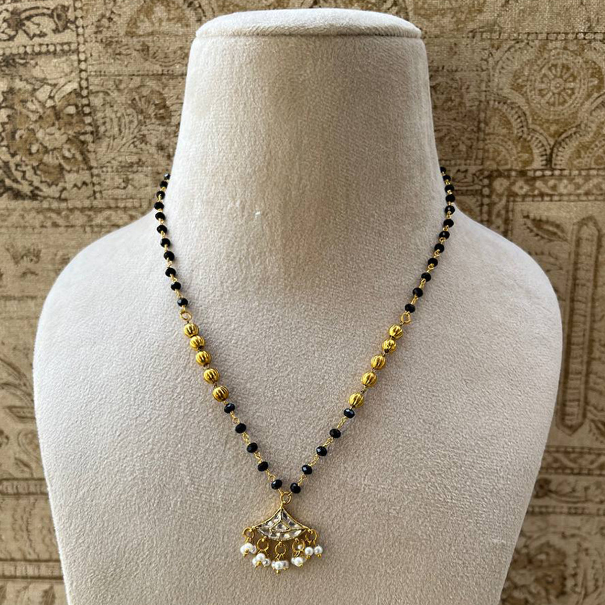 Adoncia Jadau Kundan Mangalsutra