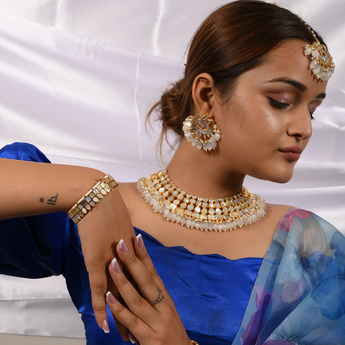 Fiza Mother of Pearl Necklace Set with Tika